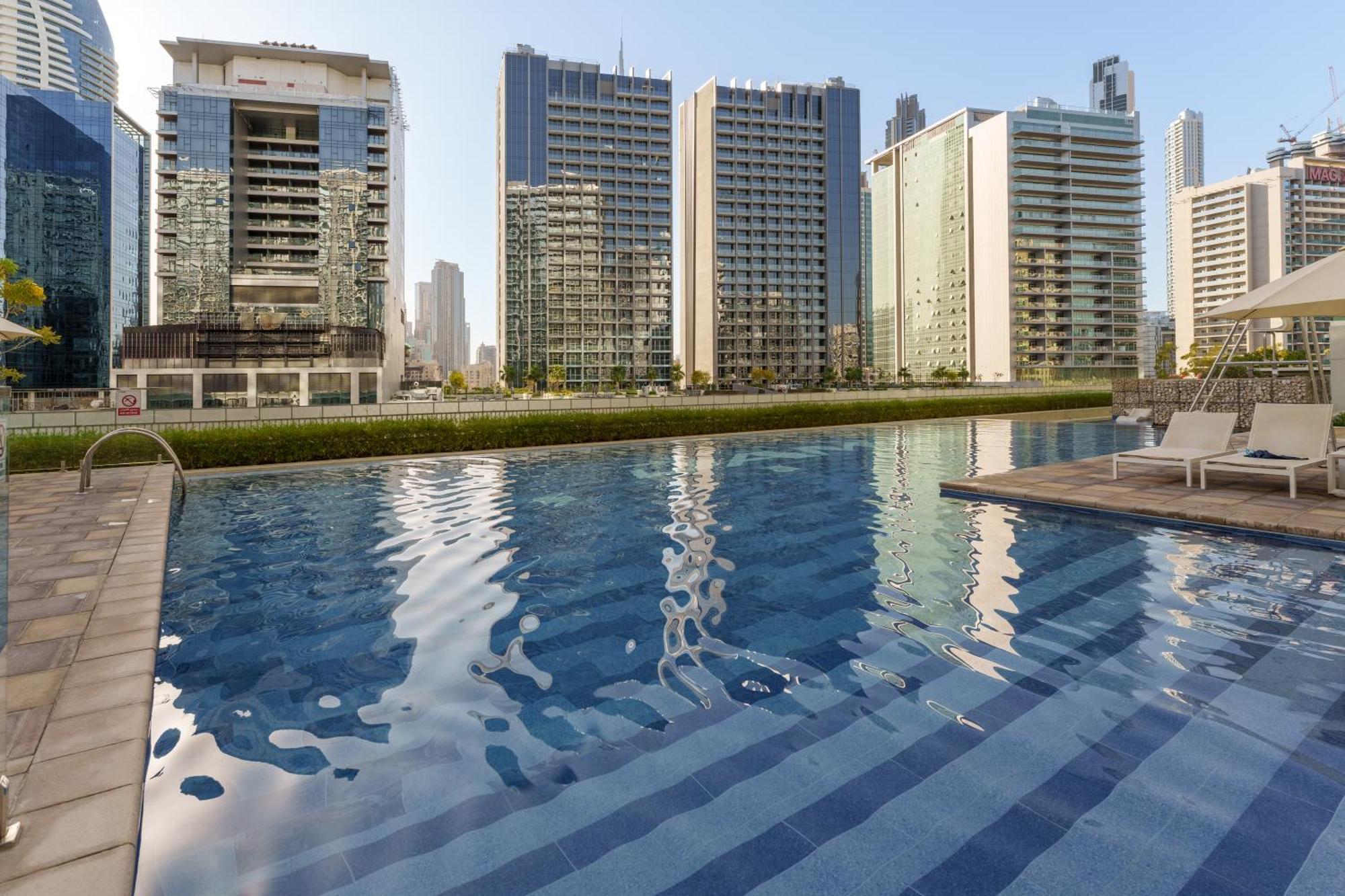 Apartment Contemporary With Burj Khalifa View Dubai