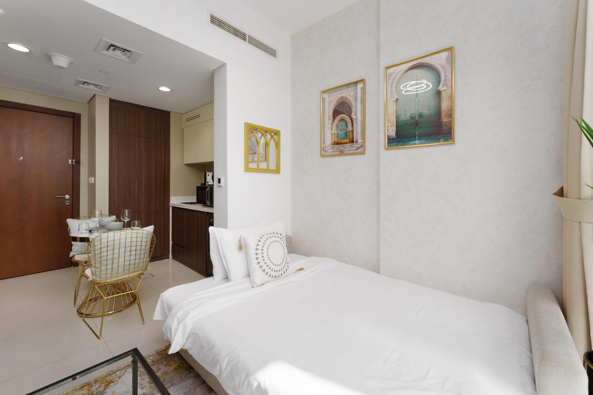 Apartment Contemporary With Burj Khalifa View Dubai
