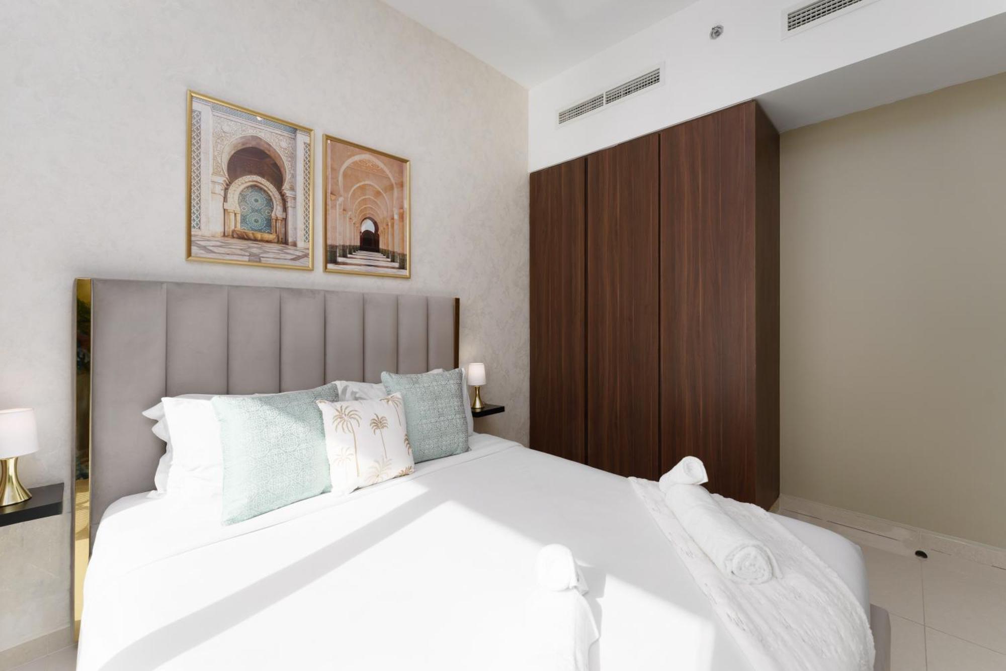 Contemporary With Burj Khalifa View Apartment Dubai