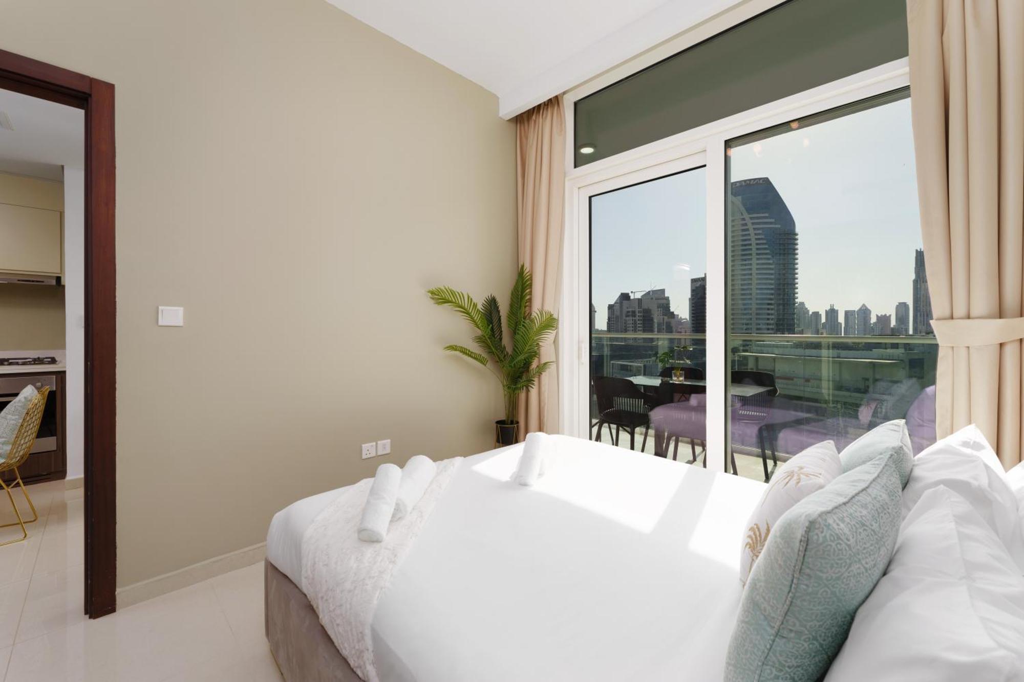 Apartment Contemporary With Burj Khalifa View Dubai